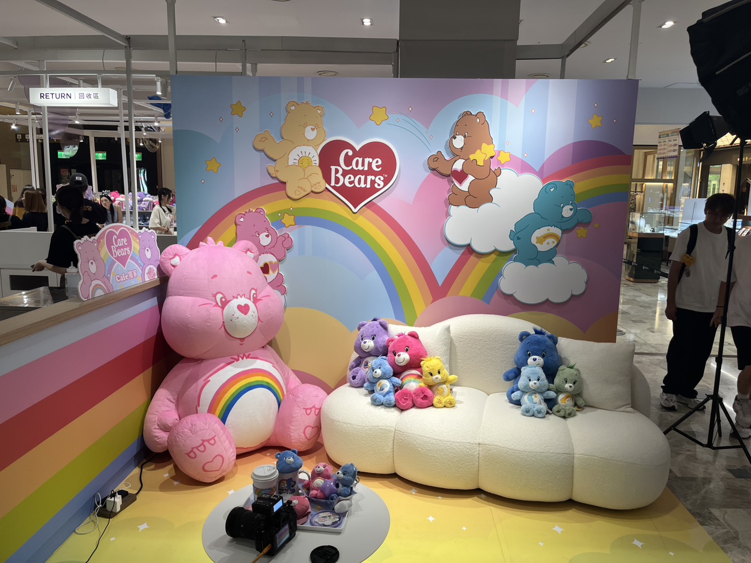 Large-format retail display graphic application example
